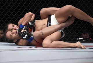 Claudia Gadelha feet photo thumbnail