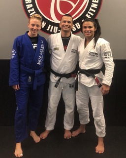 Claudia Gadelha feet photo thumbnail
