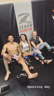 Claudia Gadelha feet photo thumbnail