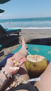 Claudia Gadelha feet photo thumbnail