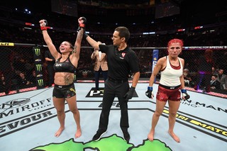 Claudia Gadelha feet photo thumbnail