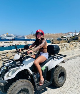 Claudia Gadelha feet photo thumbnail