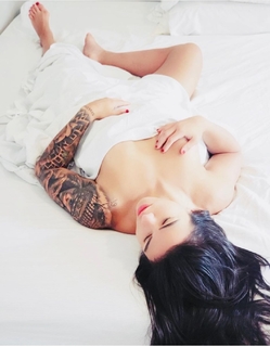 Claudia Gadelha feet photo thumbnail