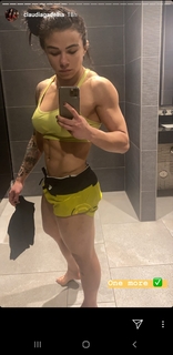 Claudia Gadelha feet photo thumbnail