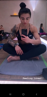 Claudia Gadelha feet photo thumbnail