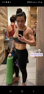 Claudia Gadelha feet photo thumbnail