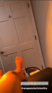 Claudia Gadelha feet photo thumbnail