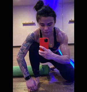 Claudia Gadelha feet photo thumbnail