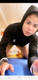 Claudia Gadelha feet photo thumbnail