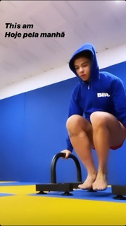 Claudia Gadelha feet photo thumbnail