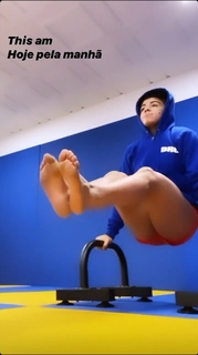 Claudia Gadelha feet photo thumbnail
