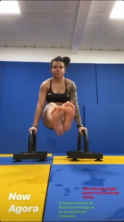 Claudia Gadelha feet photo thumbnail