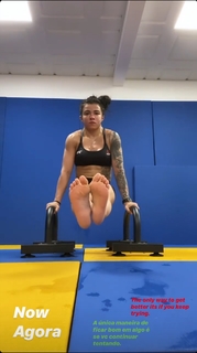 Claudia Gadelha feet photo thumbnail