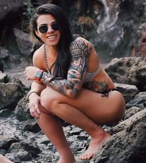 Claudia Gadelha feet photo thumbnail