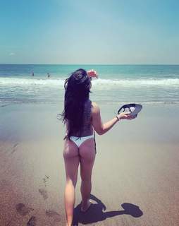 Claudia Gadelha feet photo thumbnail