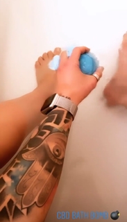 Claudia Gadelha feet photo thumbnail