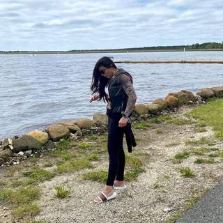 Claudia Gadelha feet photo thumbnail
