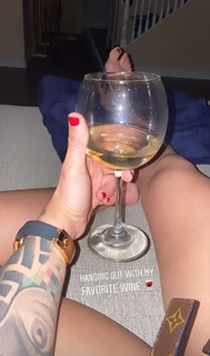 Claudia Gadelha feet photo thumbnail