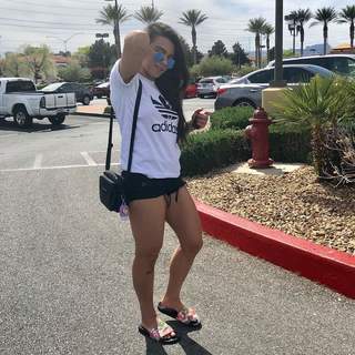 Claudia Gadelha feet photo thumbnail