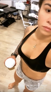 Claudia Gadelha feet photo thumbnail