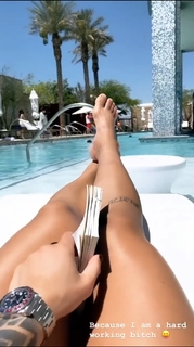 Claudia Gadelha feet photo thumbnail