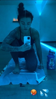 Claudia Gadelha feet photo thumbnail