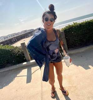 Claudia Gadelha feet photo thumbnail