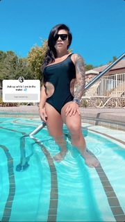 Claudia Gadelha feet photo thumbnail