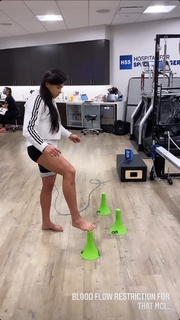 Claudia Gadelha feet photo thumbnail