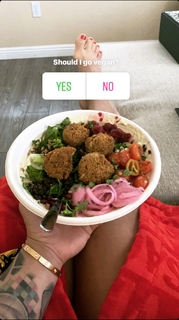Claudia Gadelha feet photo thumbnail