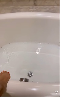 Claudia Gadelha feet photo thumbnail