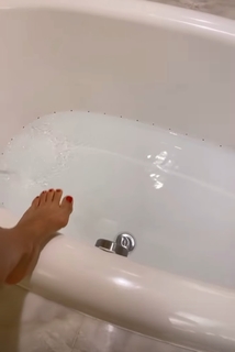 Claudia Gadelha feet photo thumbnail