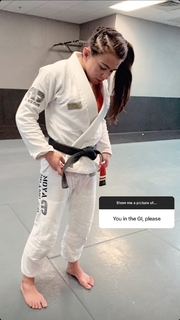 Claudia Gadelha feet photo thumbnail
