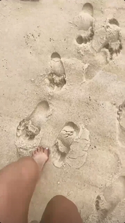 Claudia Gadelha feet photo thumbnail