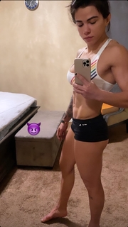 Claudia Gadelha feet photo thumbnail