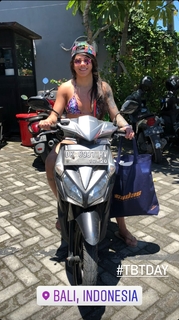 Claudia Gadelha feet photo thumbnail