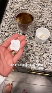 Claudia Gadelha feet photo thumbnail