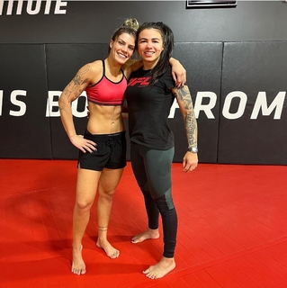 Claudia Gadelha feet photo thumbnail