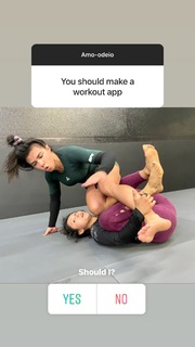 Claudia Gadelha feet photo thumbnail