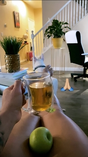 Claudia Gadelha feet photo thumbnail