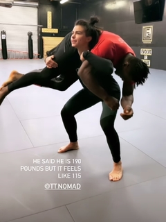 Claudia Gadelha feet photo thumbnail