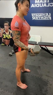 Claudia Gadelha feet photo thumbnail