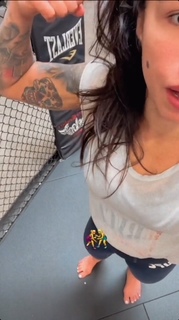 Claudia Gadelha feet photo thumbnail