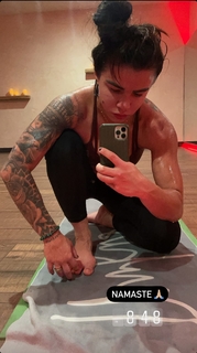 Claudia Gadelha feet photo thumbnail