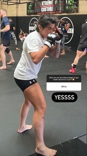 Claudia Gadelha feet photo thumbnail
