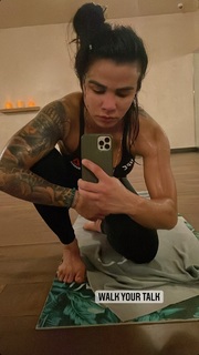 Claudia Gadelha feet photo thumbnail