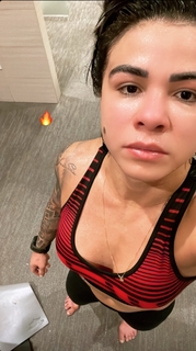 Claudia Gadelha feet photo thumbnail