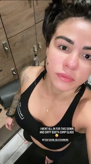 Claudia Gadelha feet photo thumbnail