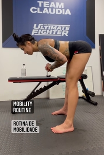 Claudia Gadelha feet photo thumbnail
