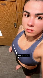 Claudia Gadelha feet photo thumbnail